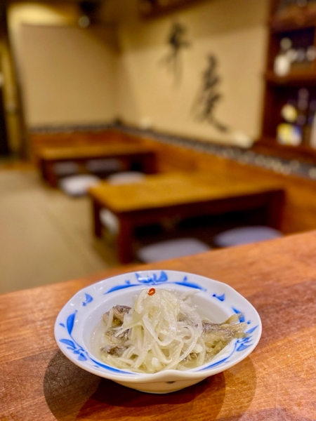 初夏の味覚、稚あゆ南蛮を仕込みました。|豊田市三河豊田 居酒屋「味のみ処 弁慶」