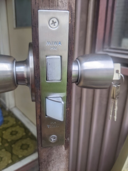 勝手口 ノブ交換 MIWA HM5