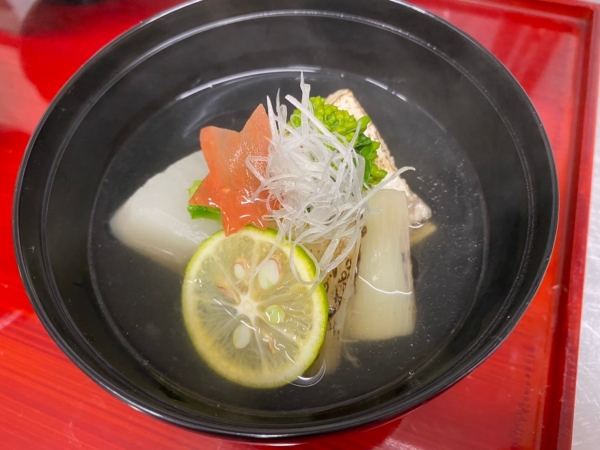 鰤かまと丸大根の潮仕立て