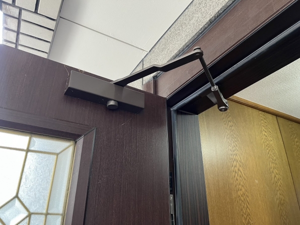 ドアクローザー故障 城東区
