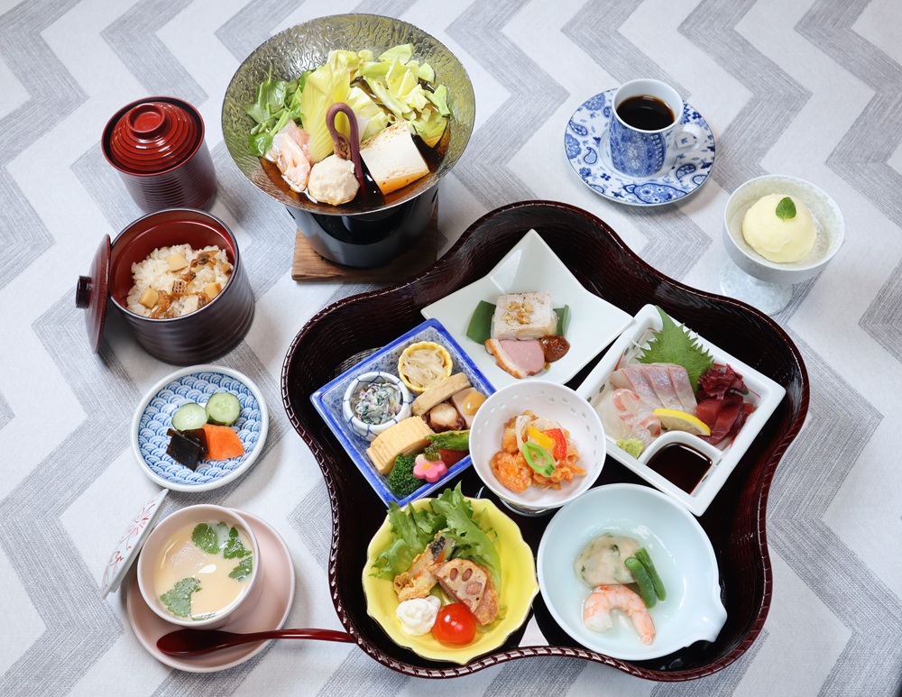 '26.3-4 花遊膳s.jpg