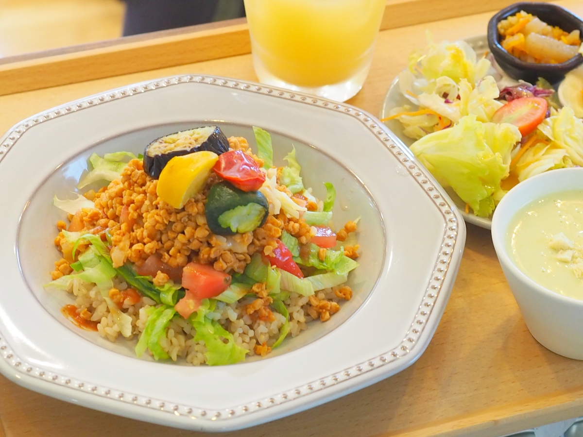大豆ミートと夏野菜のタコライス風.jpg