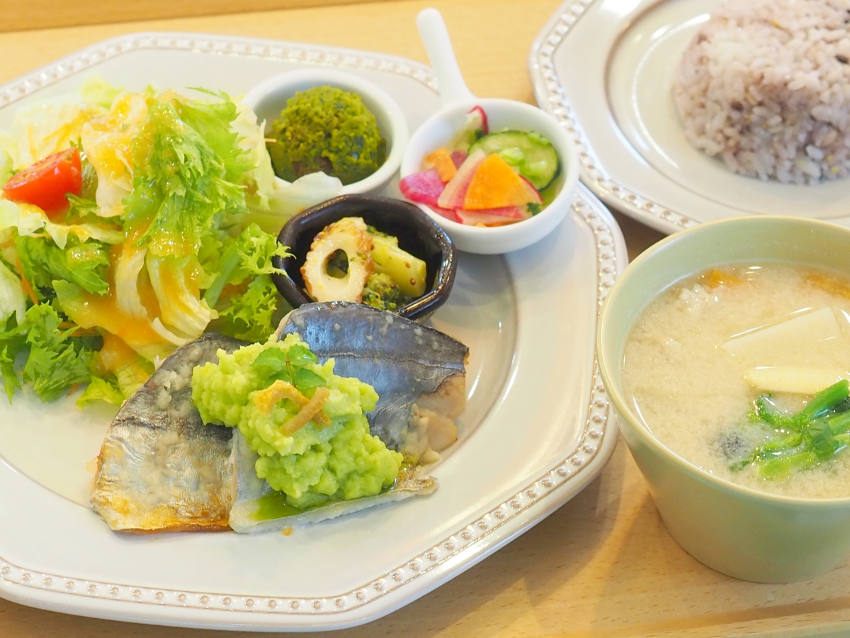 サワラの塩糀焼き～そら豆のソース～.jpg
