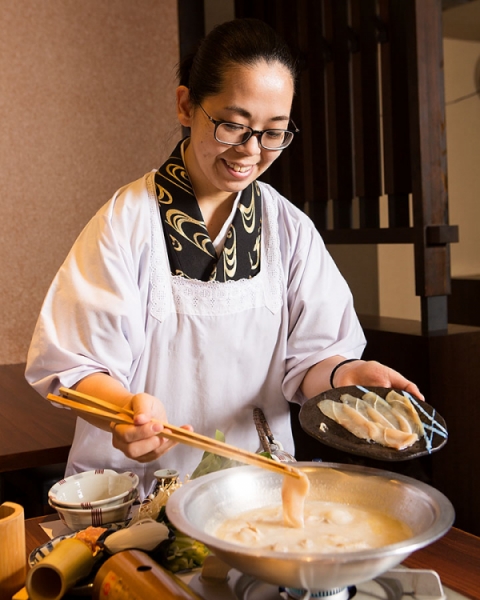 博多水炊きあうん舞鶴店女将