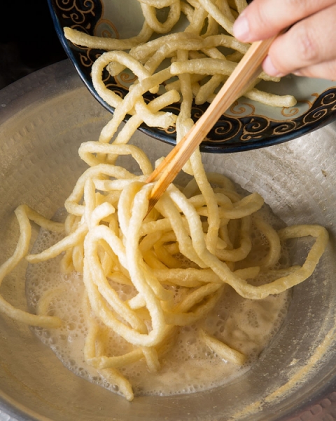 博多水炊きあうん人気の〆「揚げうどん」