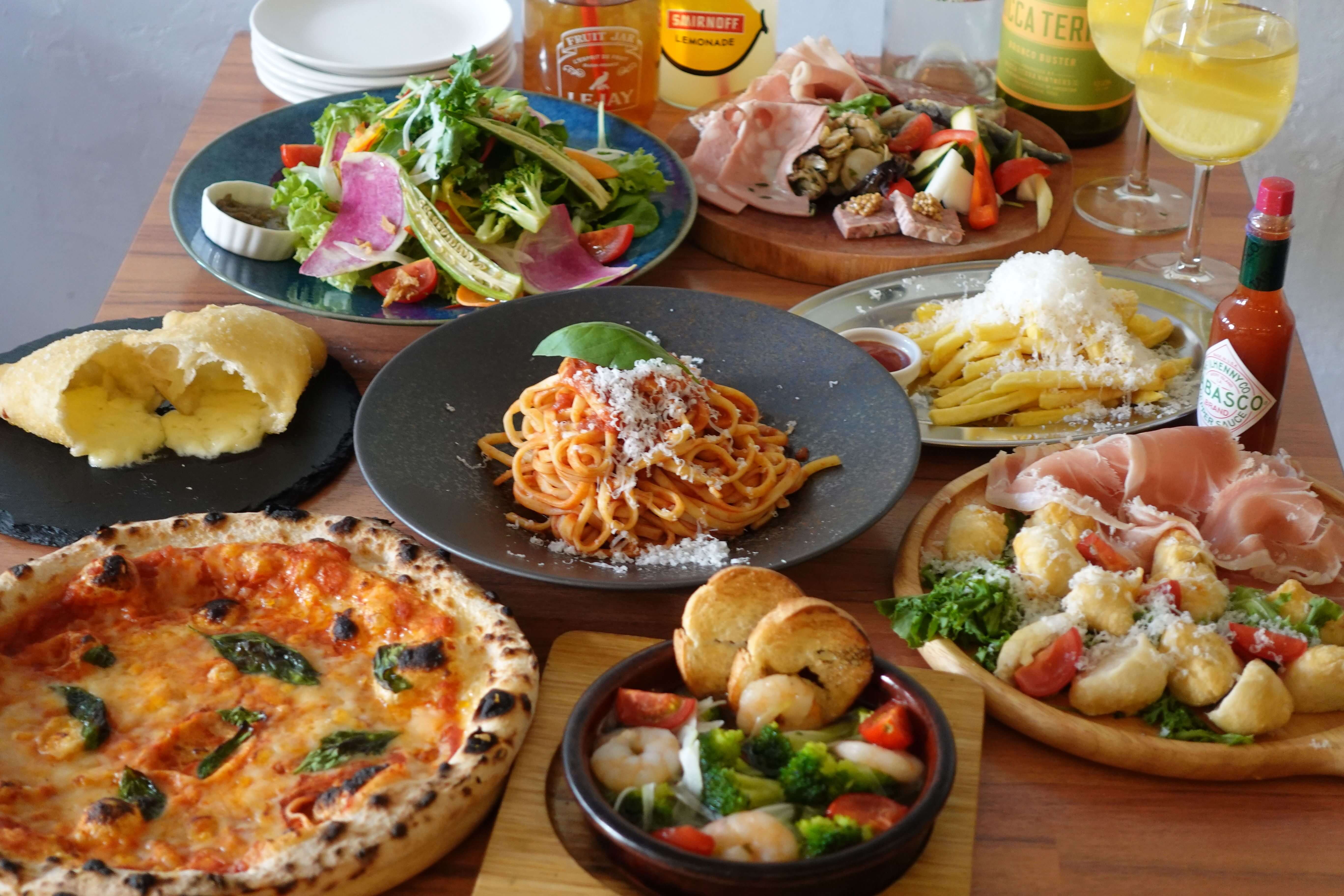 ピッツァフォルトゥーナ料理集合写真.