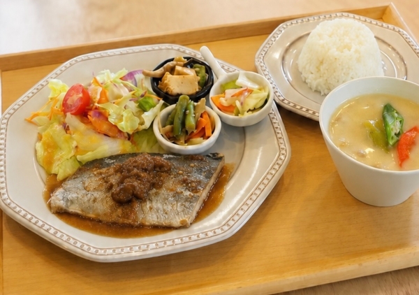 サワラの米粉包み焼き