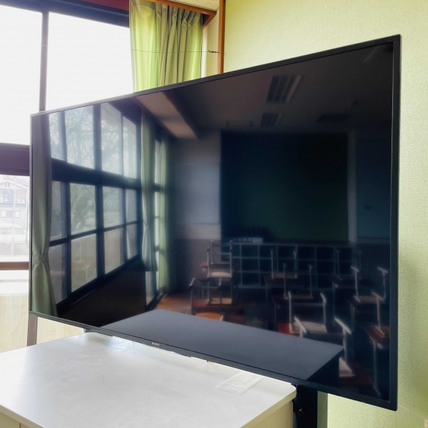 学校　テレビ　コーティング　グラシオン　ガラス　反射　劣化防止　硬度強化　耐衝撃　抗菌　撥水　鏡　４K　教室　チタン　傷　変色防止　光沢